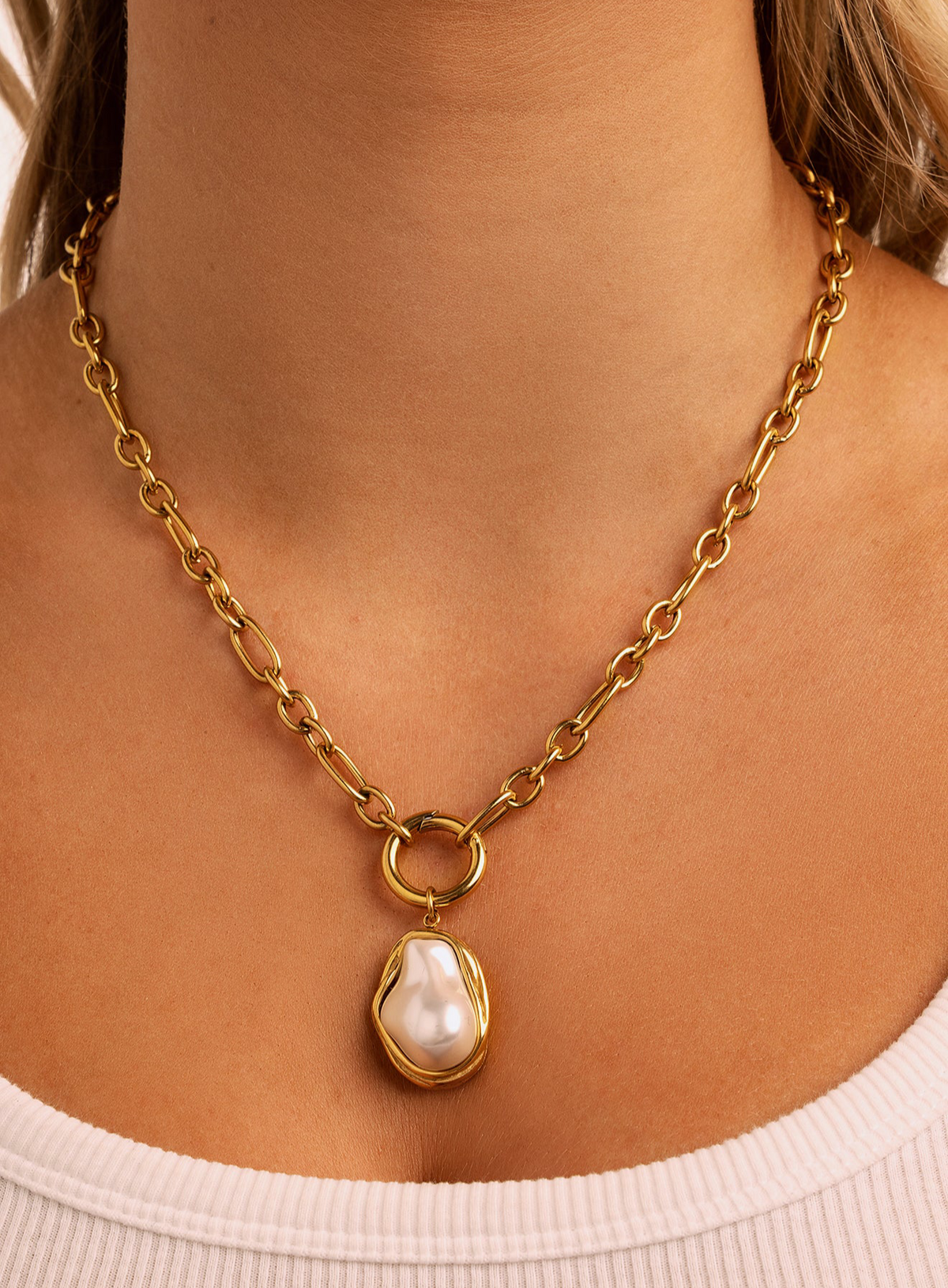 Pearly necklace