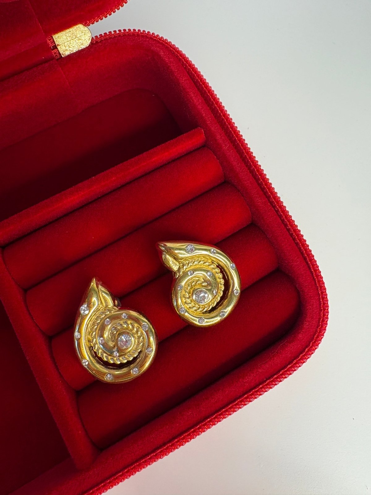 St Lucia Boutique Camille swirl earring - 18k gold plated - Shop women's earrings at Charm Avenue