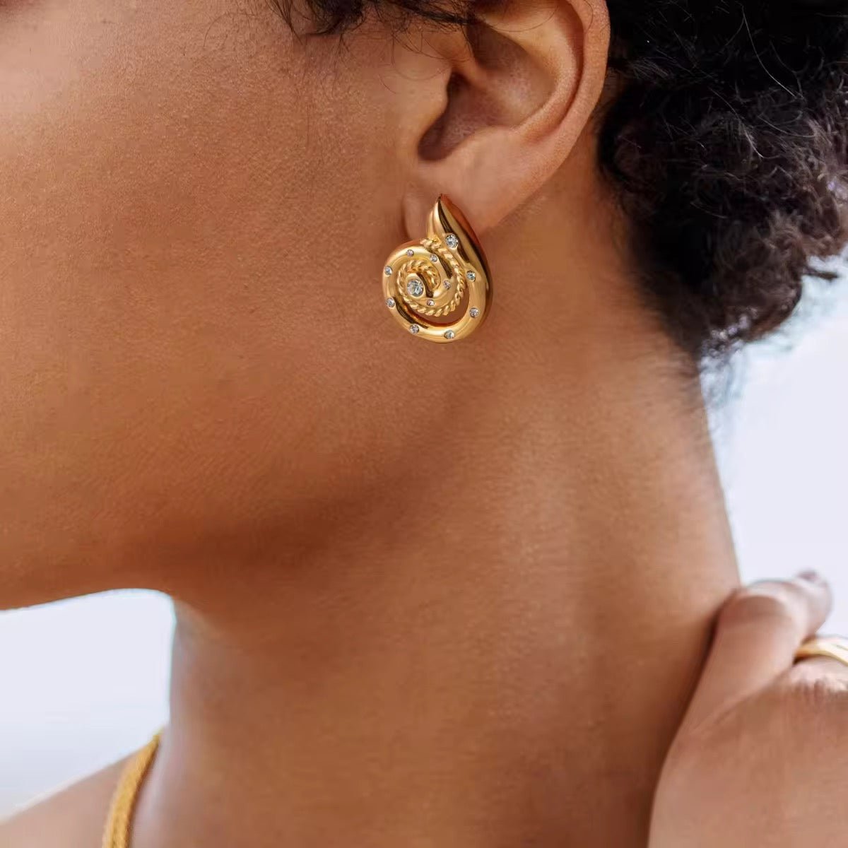 St Lucia Boutique Camille swirl earring - 18k gold plated - Shop women's earrings at Charm Avenue