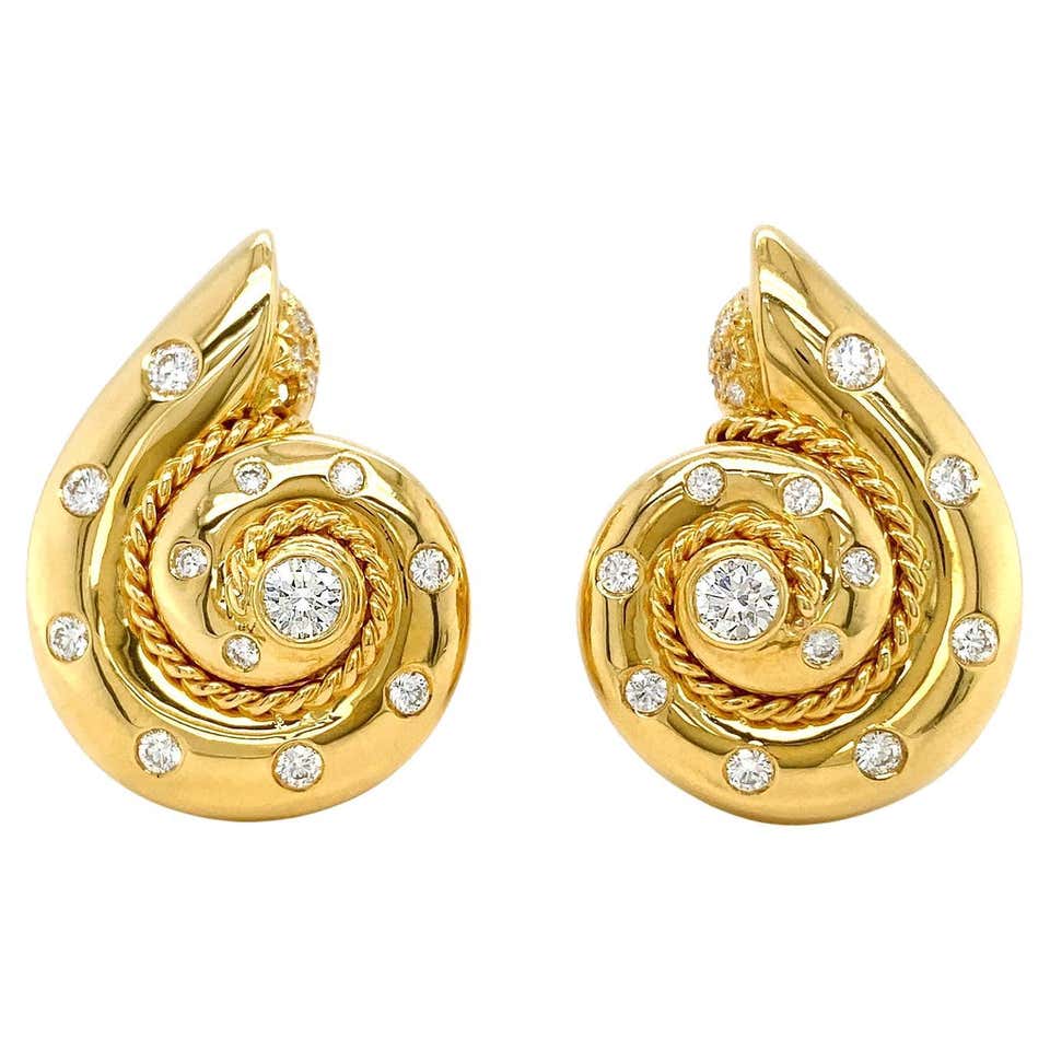 St Lucia Boutique Camille swirl earring - 18k gold plated - Shop women's earrings at Charm Avenue