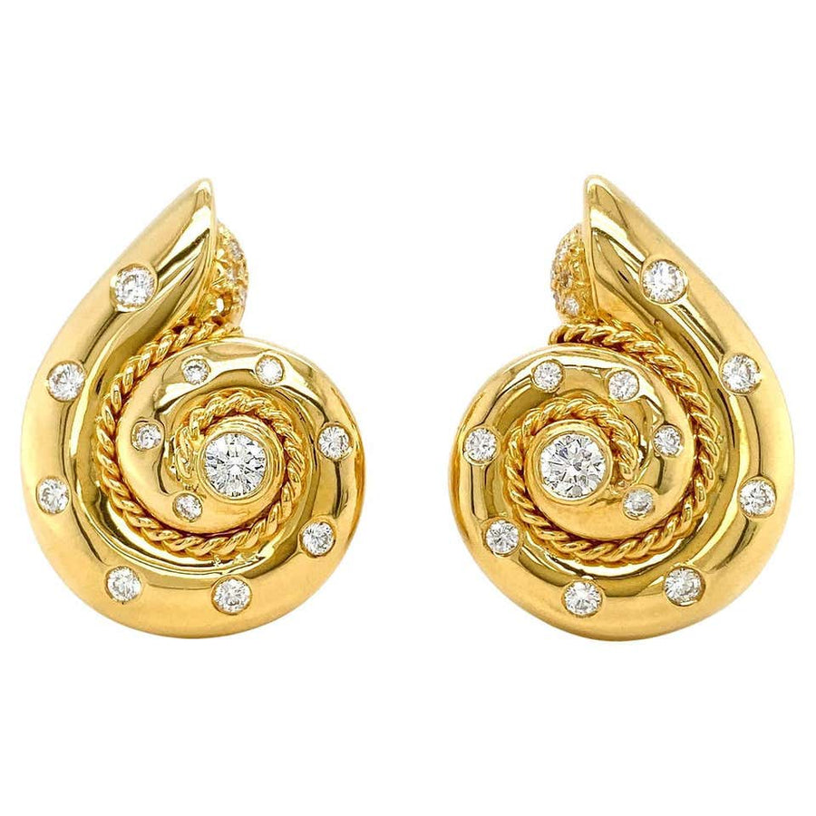 St Lucia Boutique Camille swirl earring - 18k gold plated - Shop women's earrings at Charm Avenue