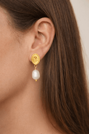 St Lucia Boutique Frankie pearl drop earring - 18k gold plated - Shop women's at Charm Avenue