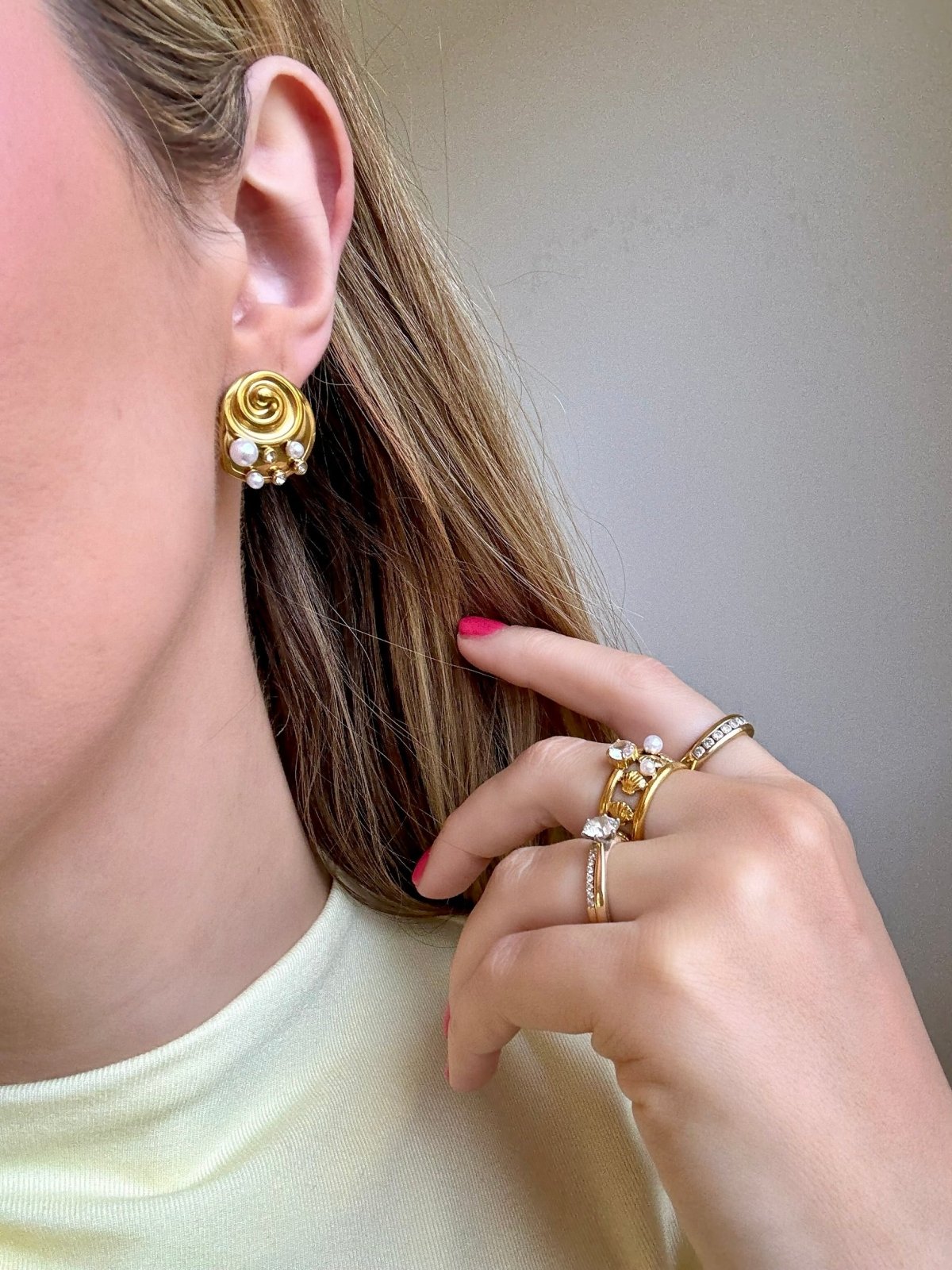 Charm Avenue Grenoble pearl stud earrings - Shop women's at Charm Avenue