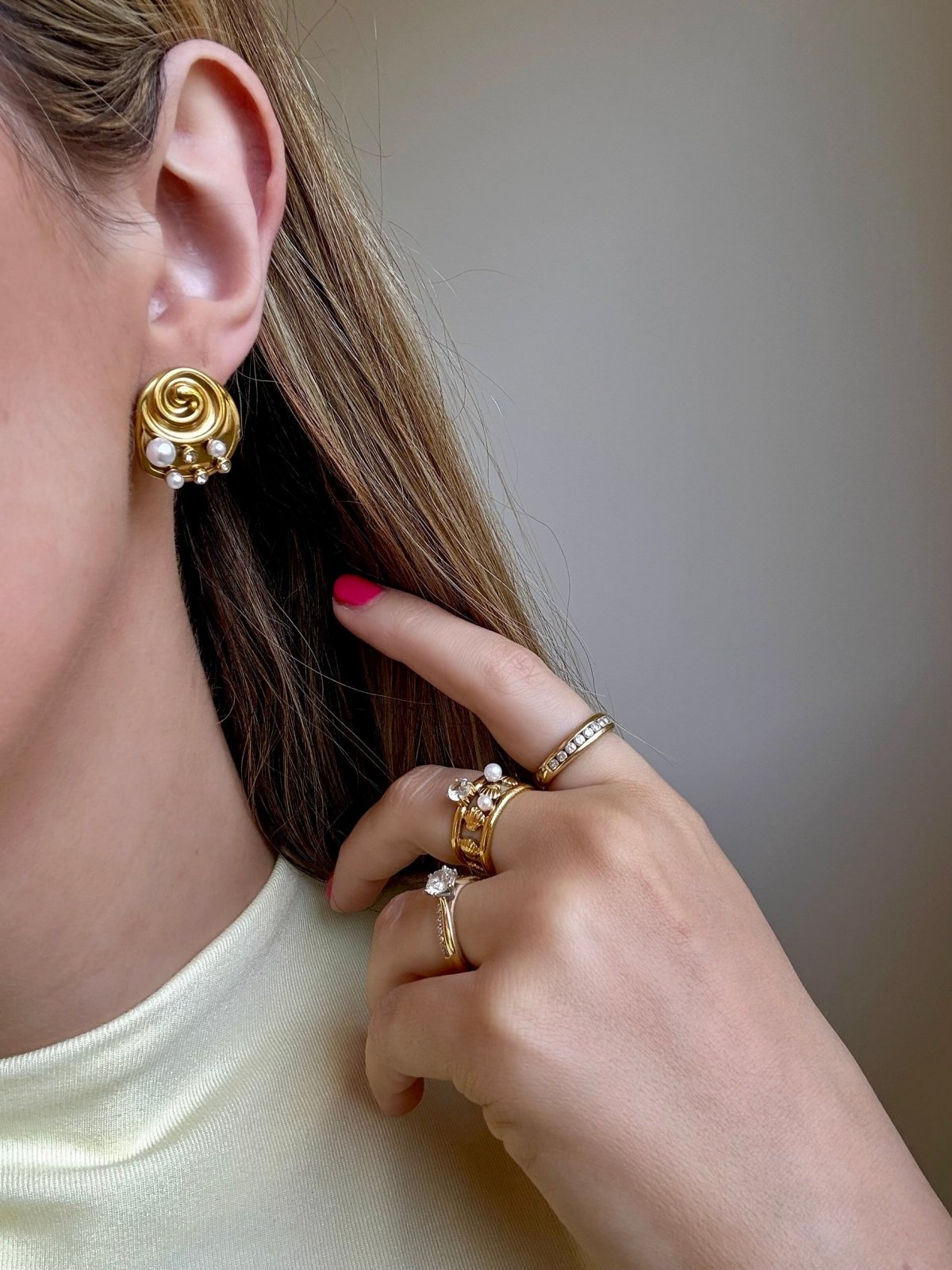 Charm Avenue Grenoble pearl stud earrings - Shop women's at Charm Avenue