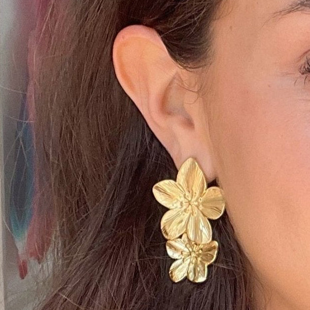 Charm Avenue Hibiscus earrings - 18k gold plated - Shop women's at Charm Avenue