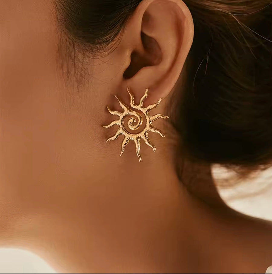 Charm Avenue Solar earrings - 18k gold plated - Shop women's at Charm Avenue