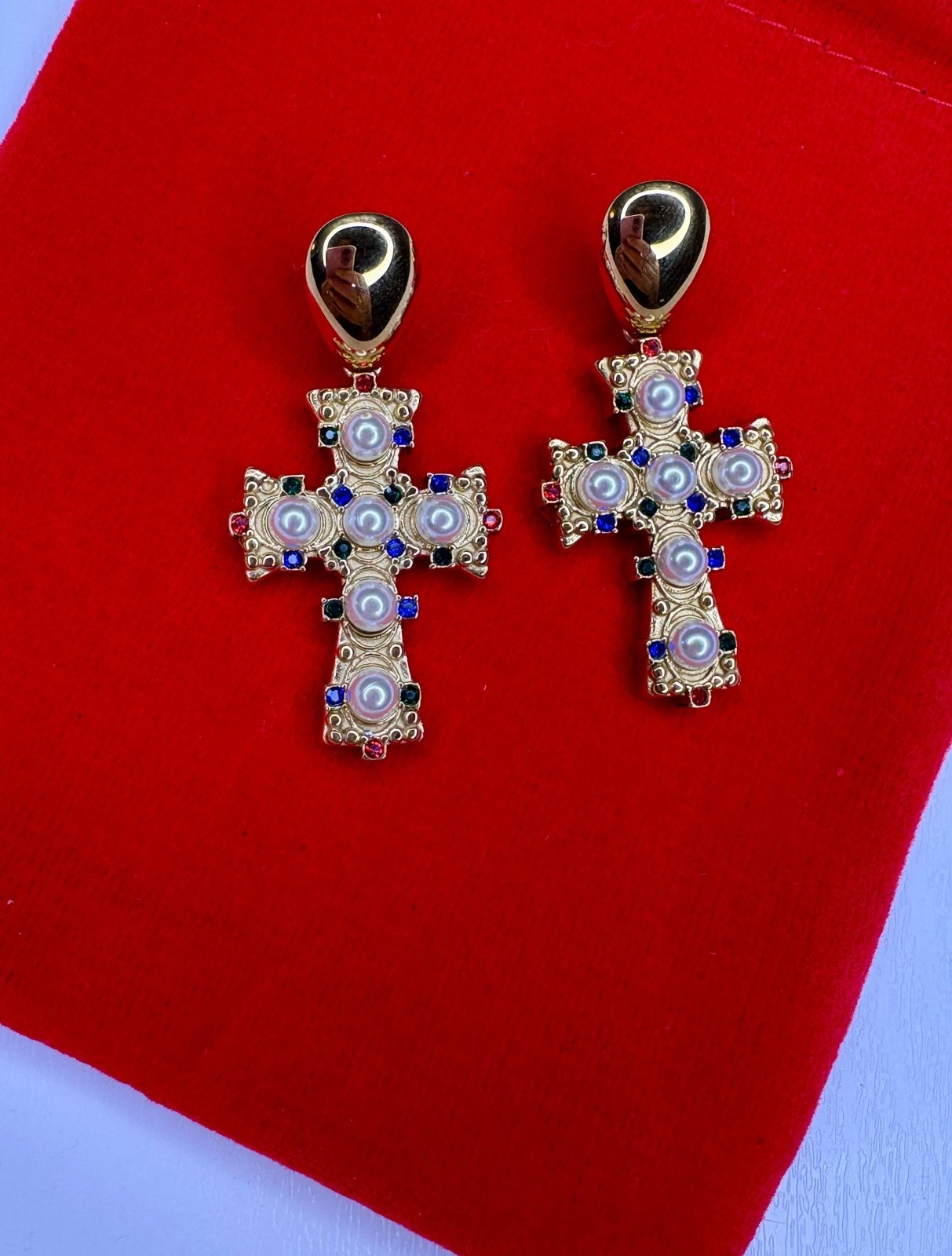 Charm Avenue Vintage cross earring - 18k gold plated - Shop women's at Charm Avenue